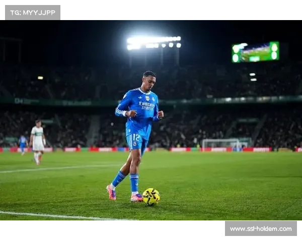 贝林厄姆头球摆渡助怀森捅射，皇马扳平埃尔切